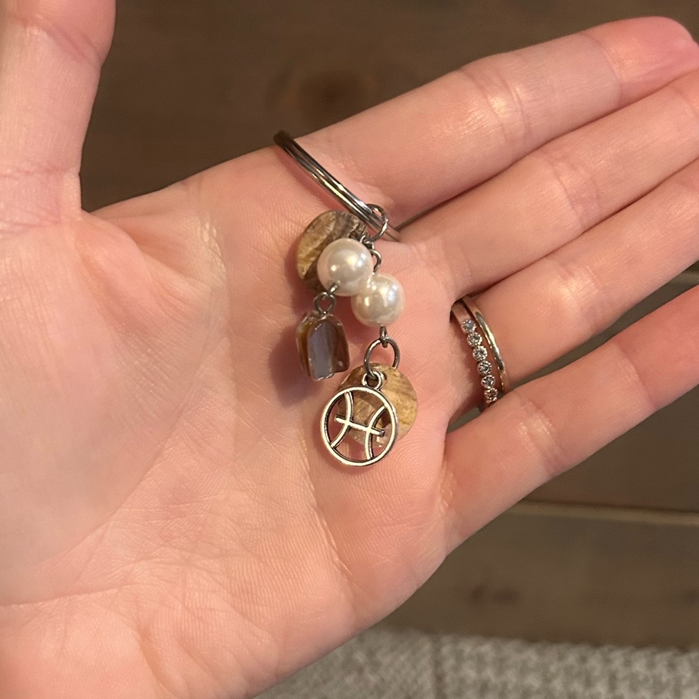 Pisces Keychain - Picture 3 of 4